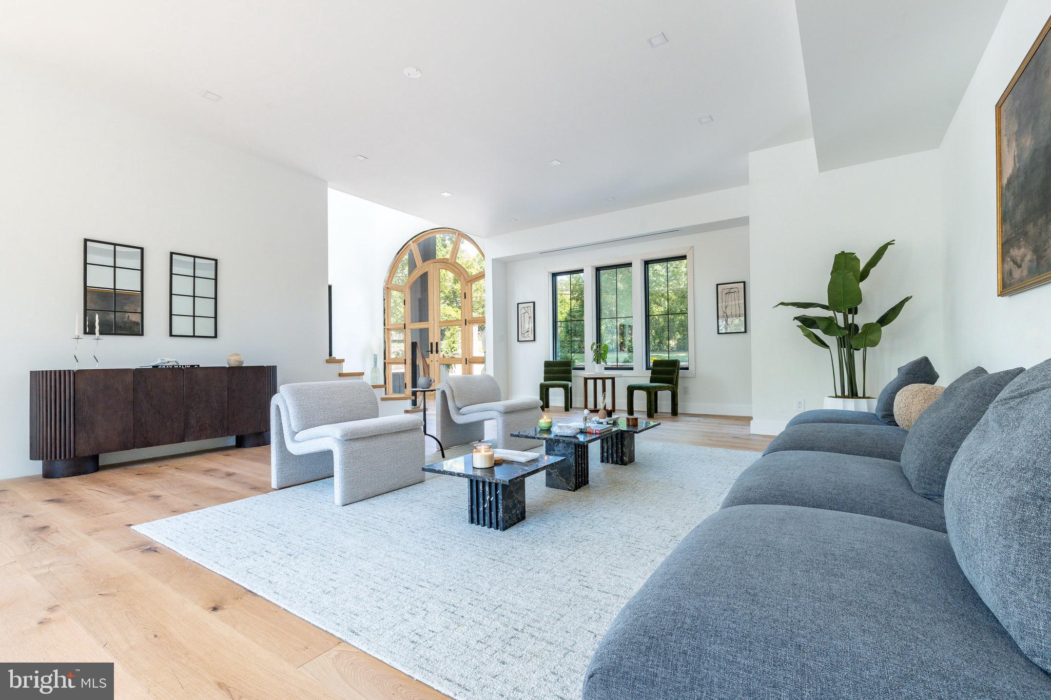 CHESTNUT HILL - Residential