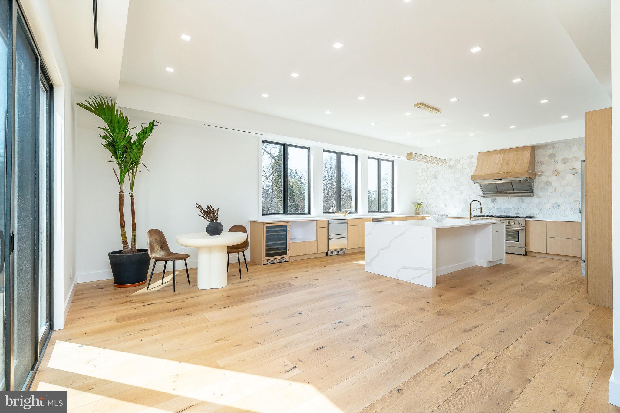 CHESTNUT HILL - Residential