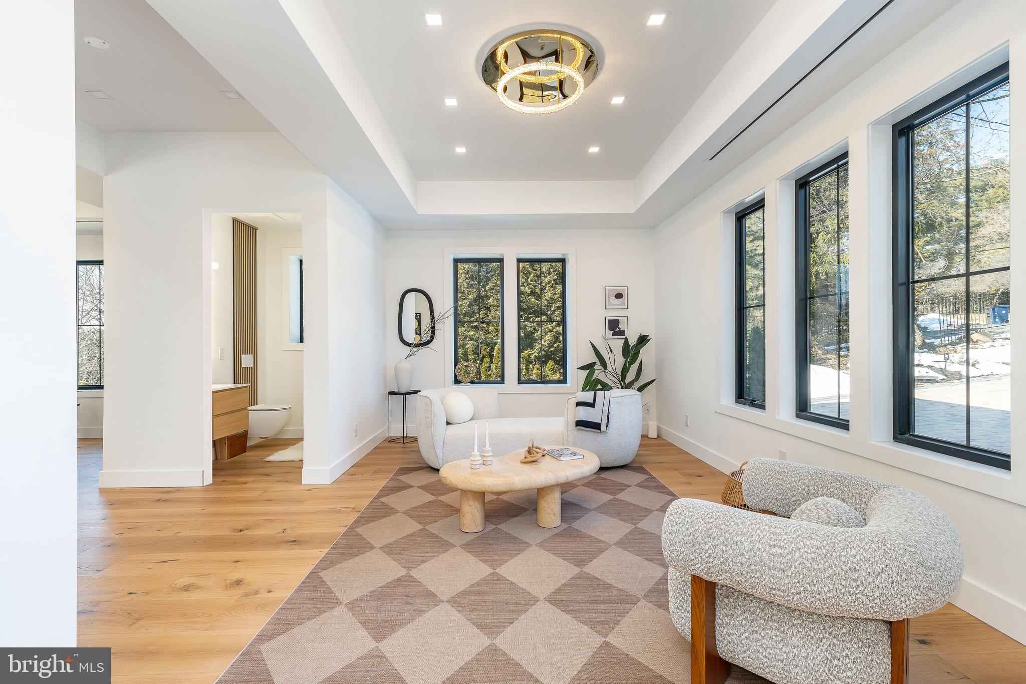 CHESTNUT HILL - Residential