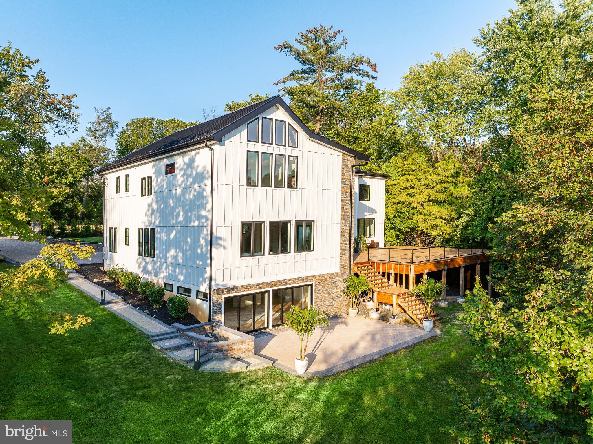 CHESTNUT HILL - Residential