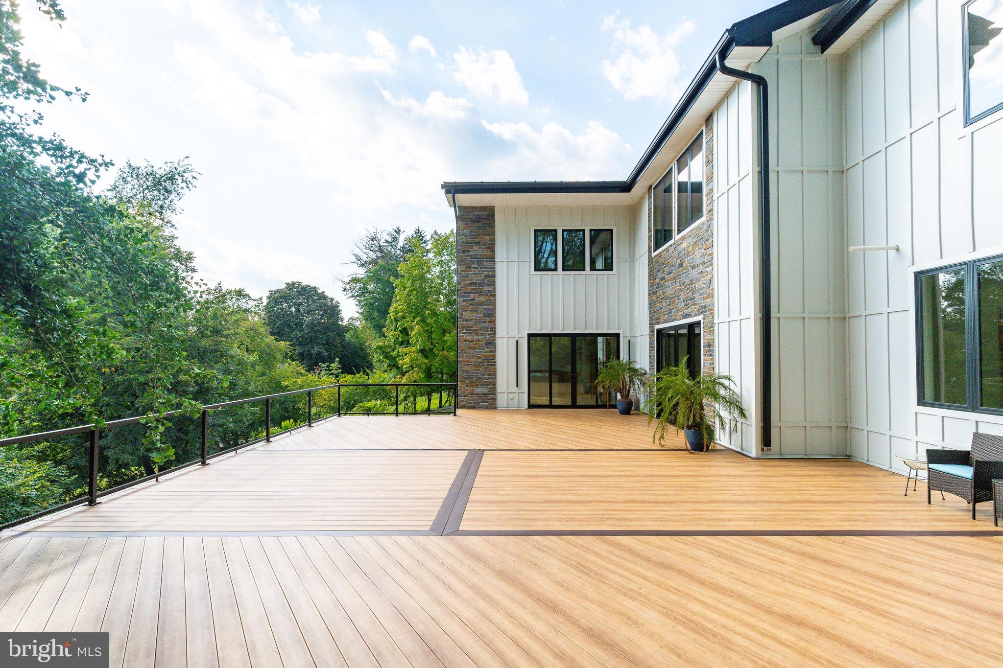 CHESTNUT HILL - Residential