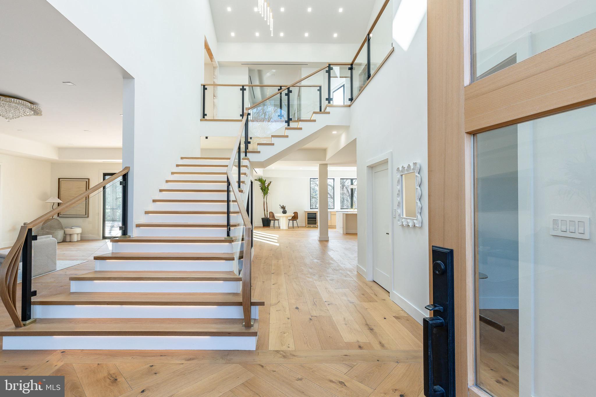 CHESTNUT HILL - Residential