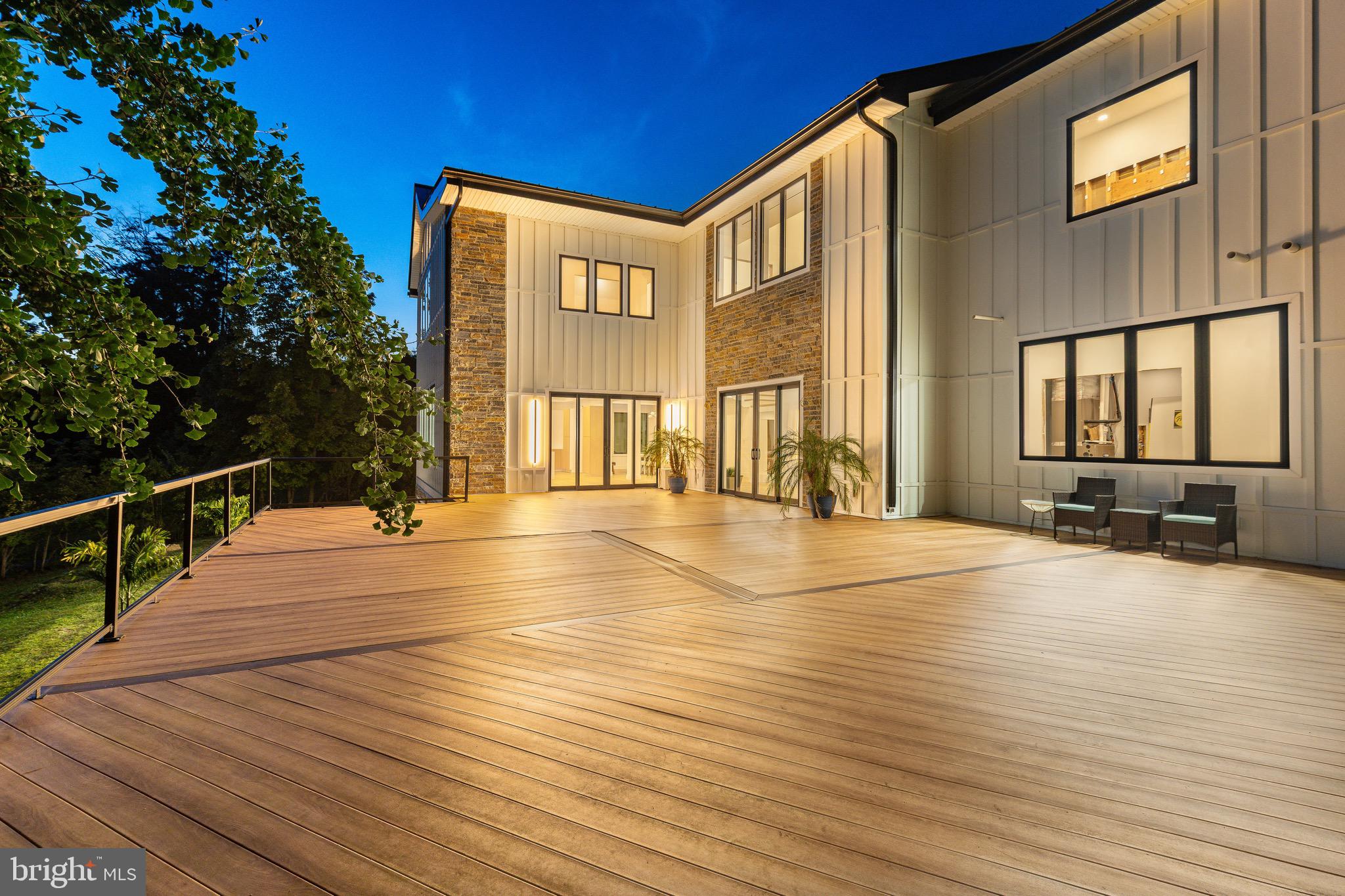 CHESTNUT HILL - Residential