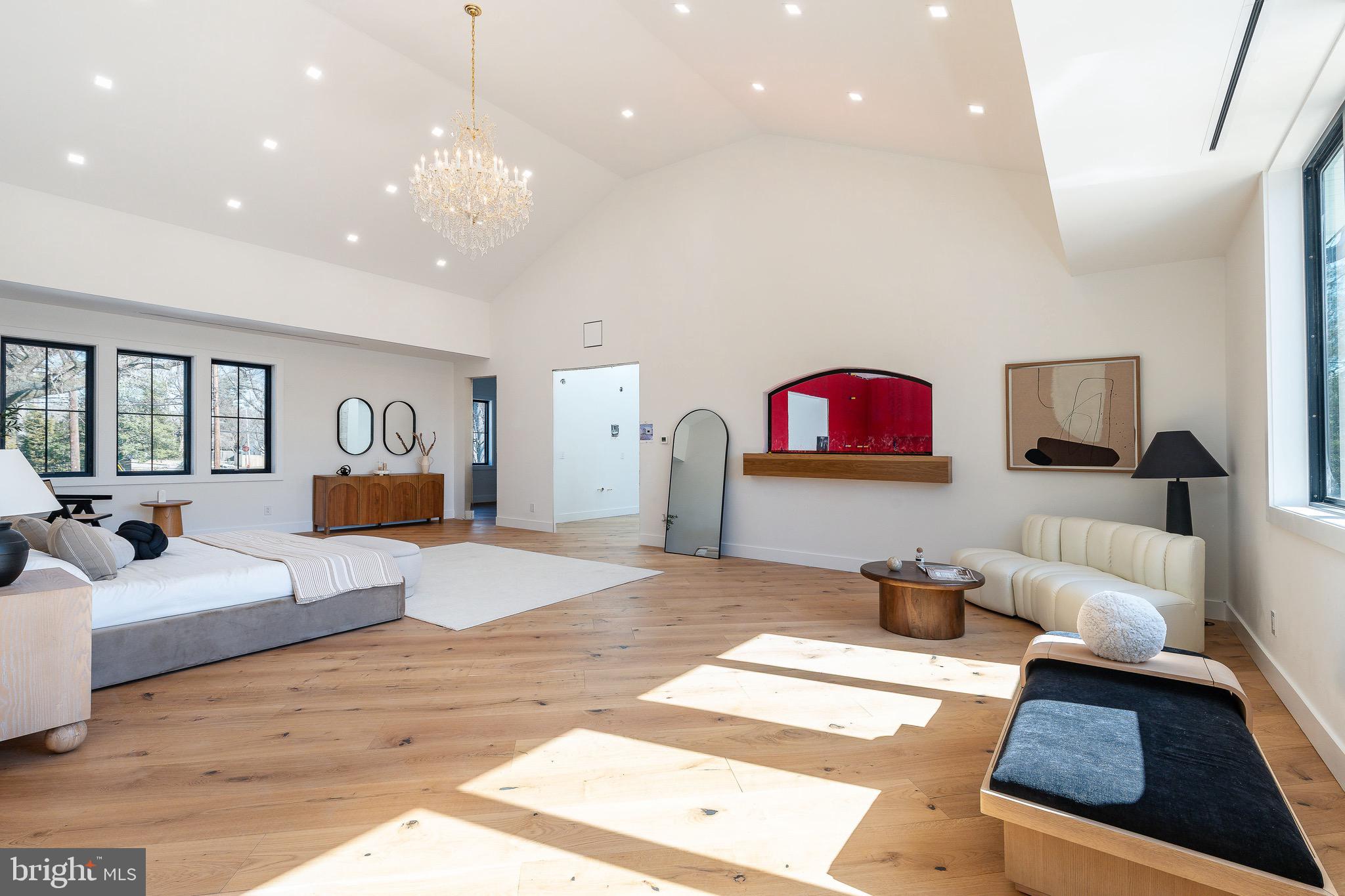 CHESTNUT HILL - Residential