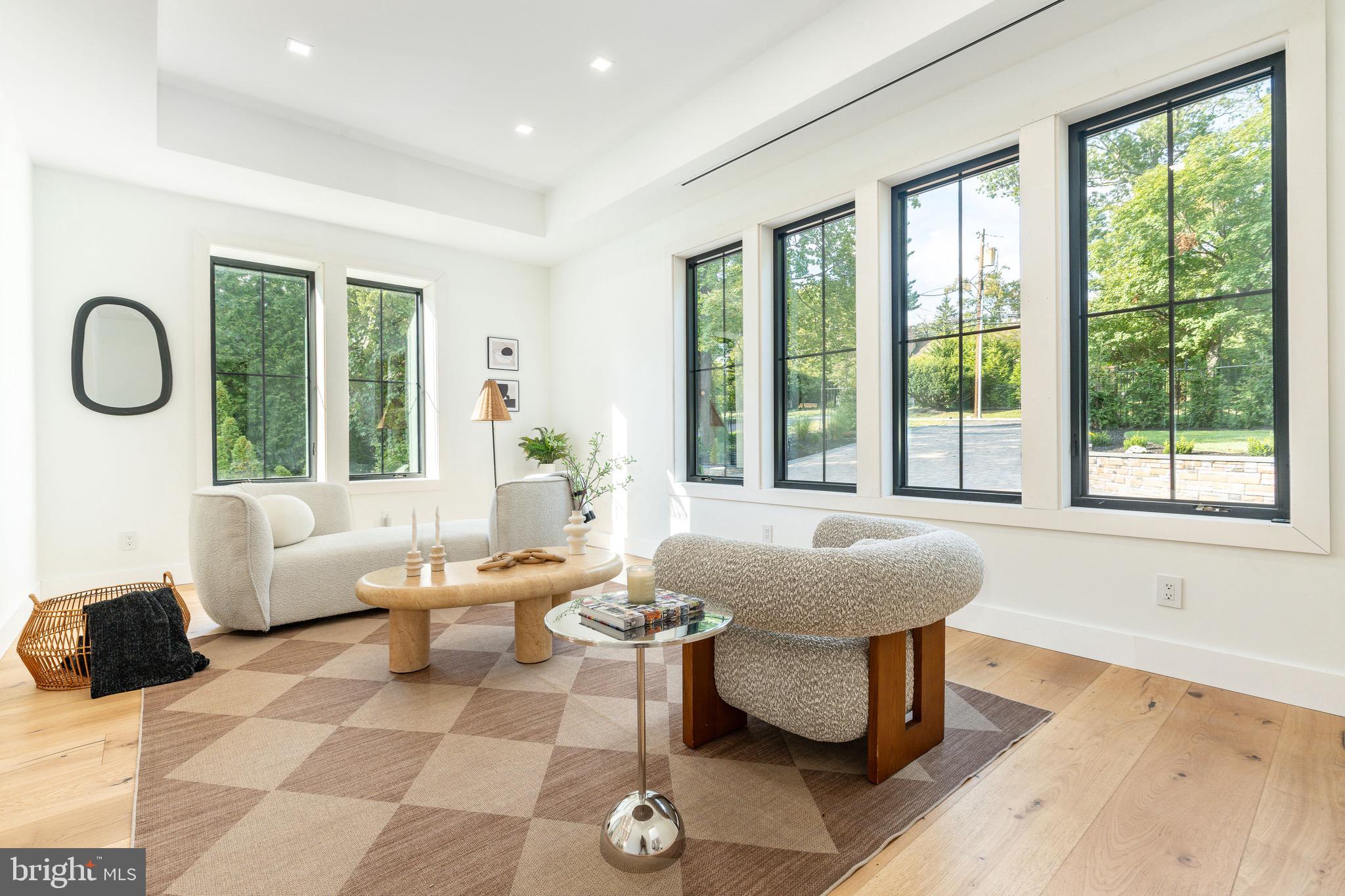 CHESTNUT HILL - Residential