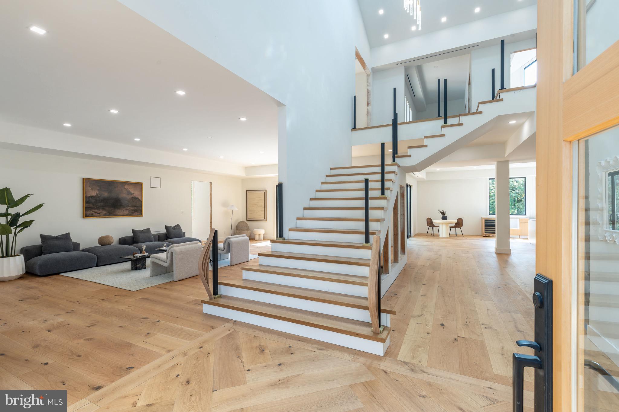 CHESTNUT HILL - Residential