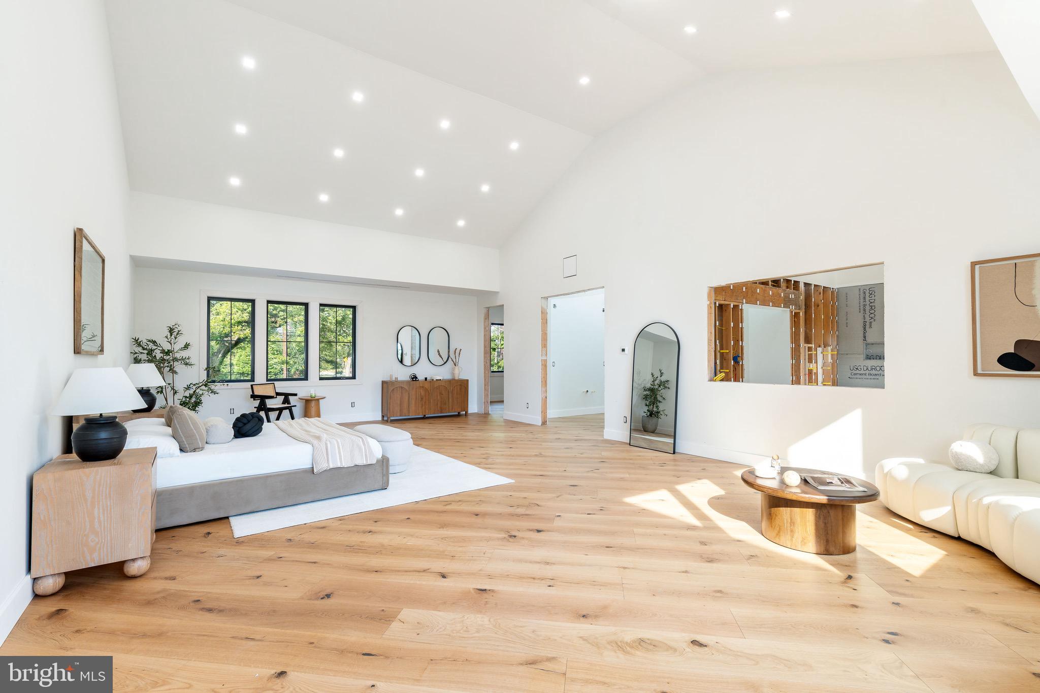 CHESTNUT HILL - Residential