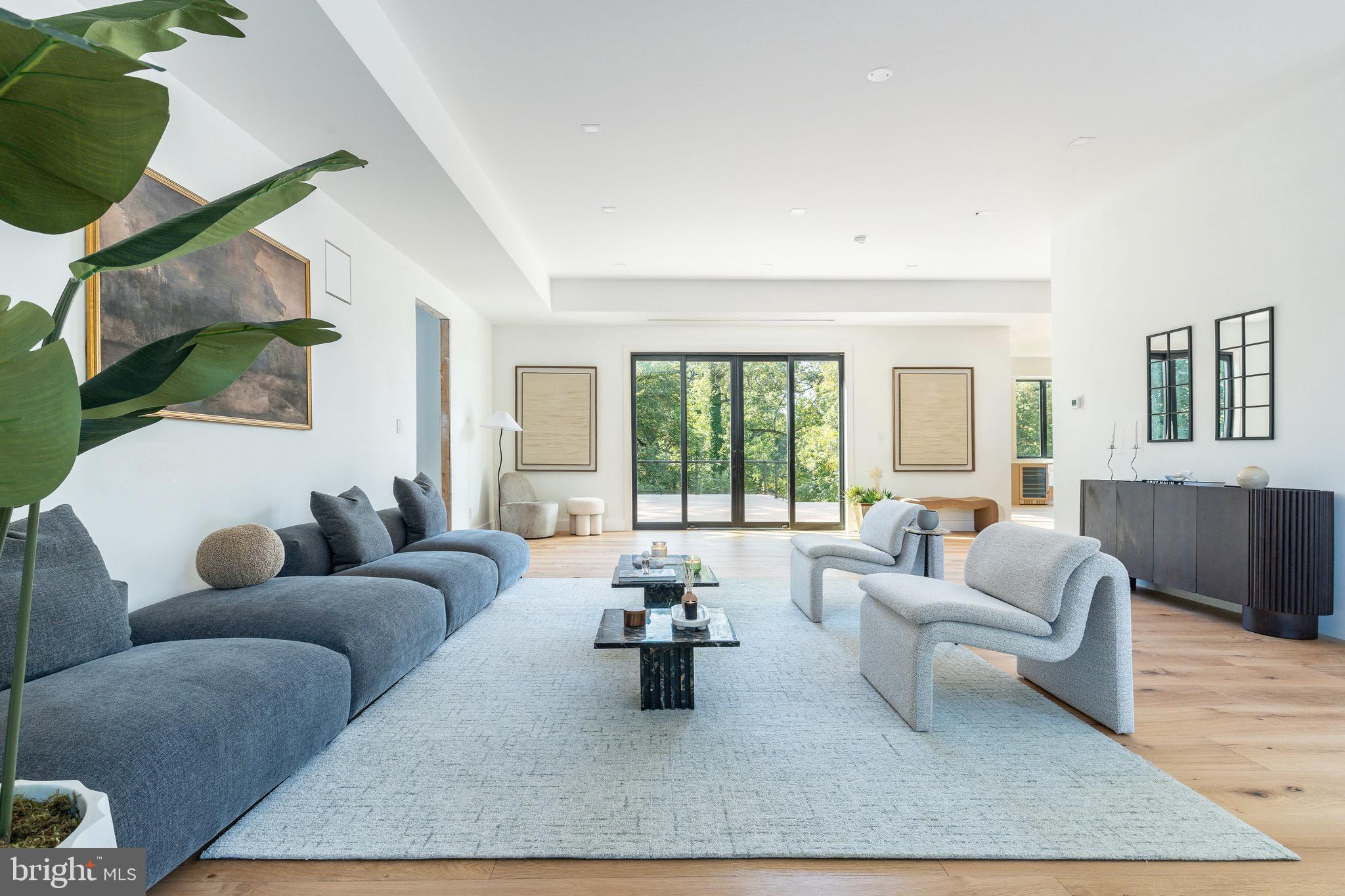 CHESTNUT HILL - Residential