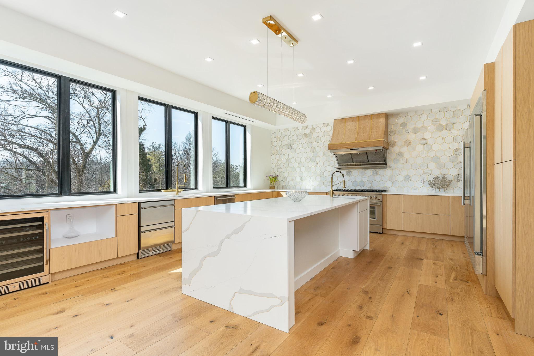 CHESTNUT HILL - Residential