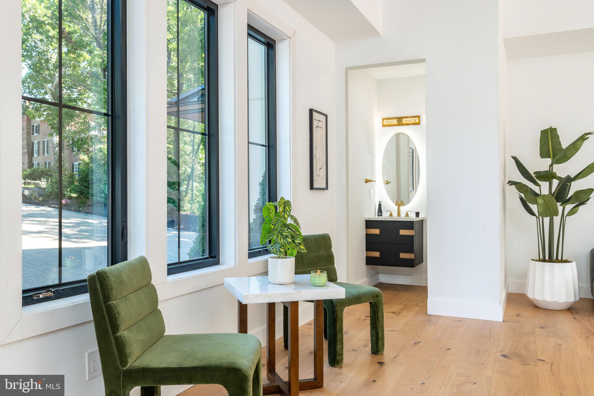 CHESTNUT HILL - Residential