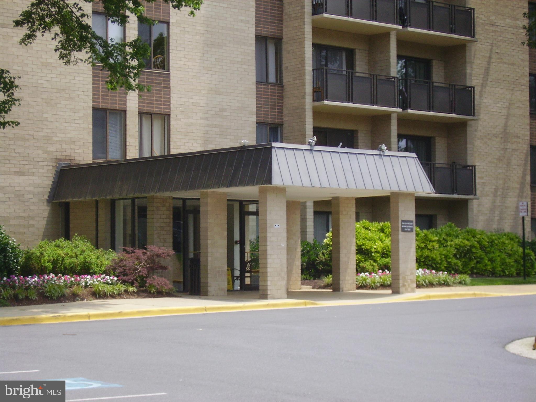 WOODLAKE TOWERS - Residential