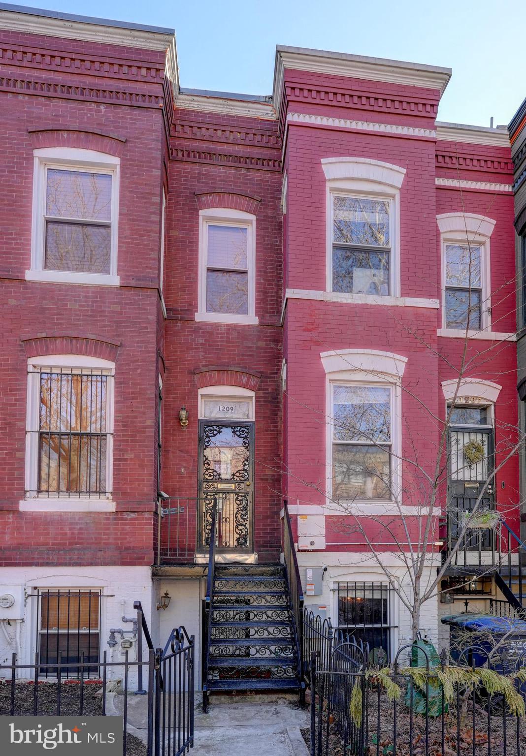 1209 I STREET SE