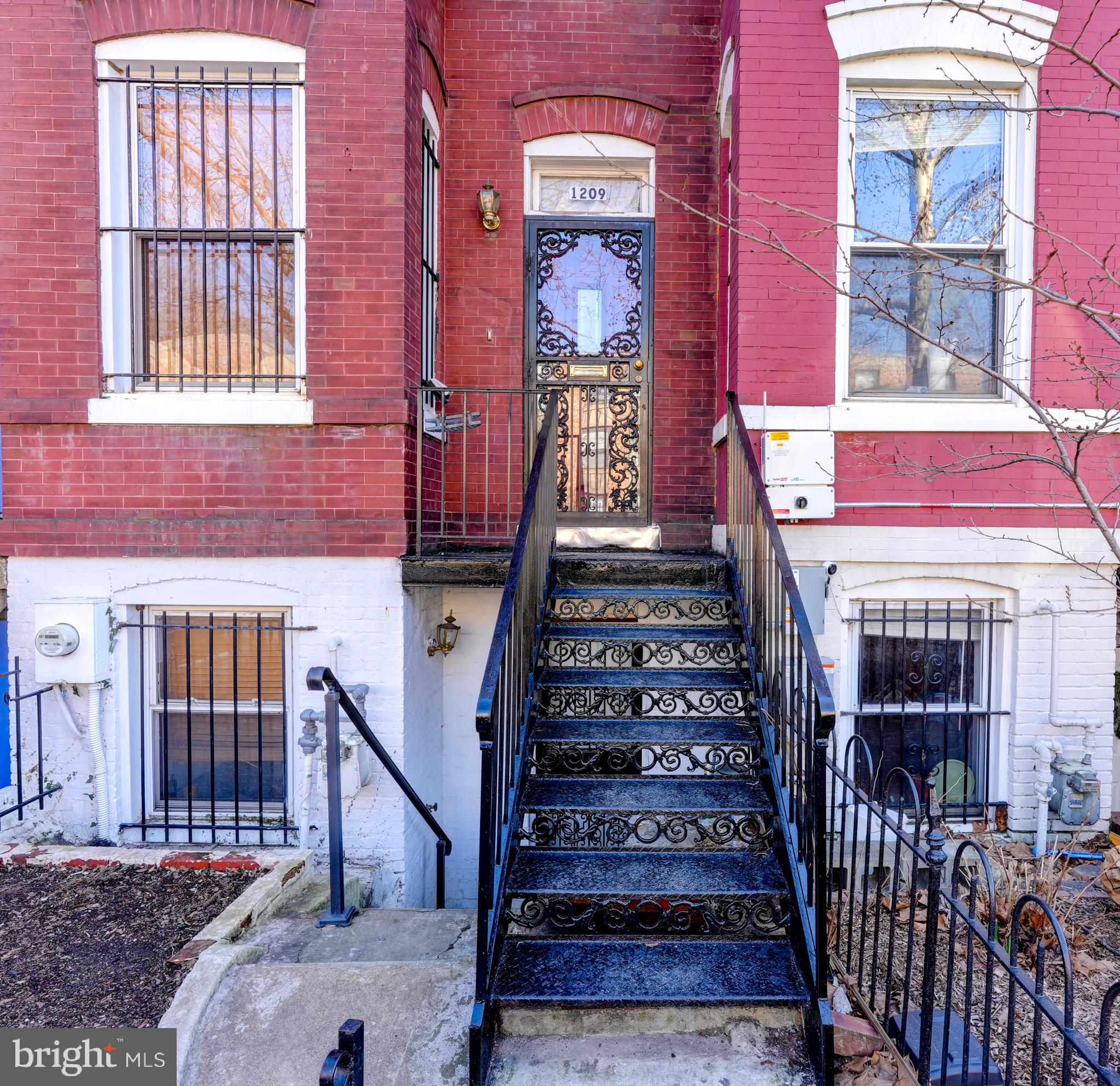 1209 I STREET SE