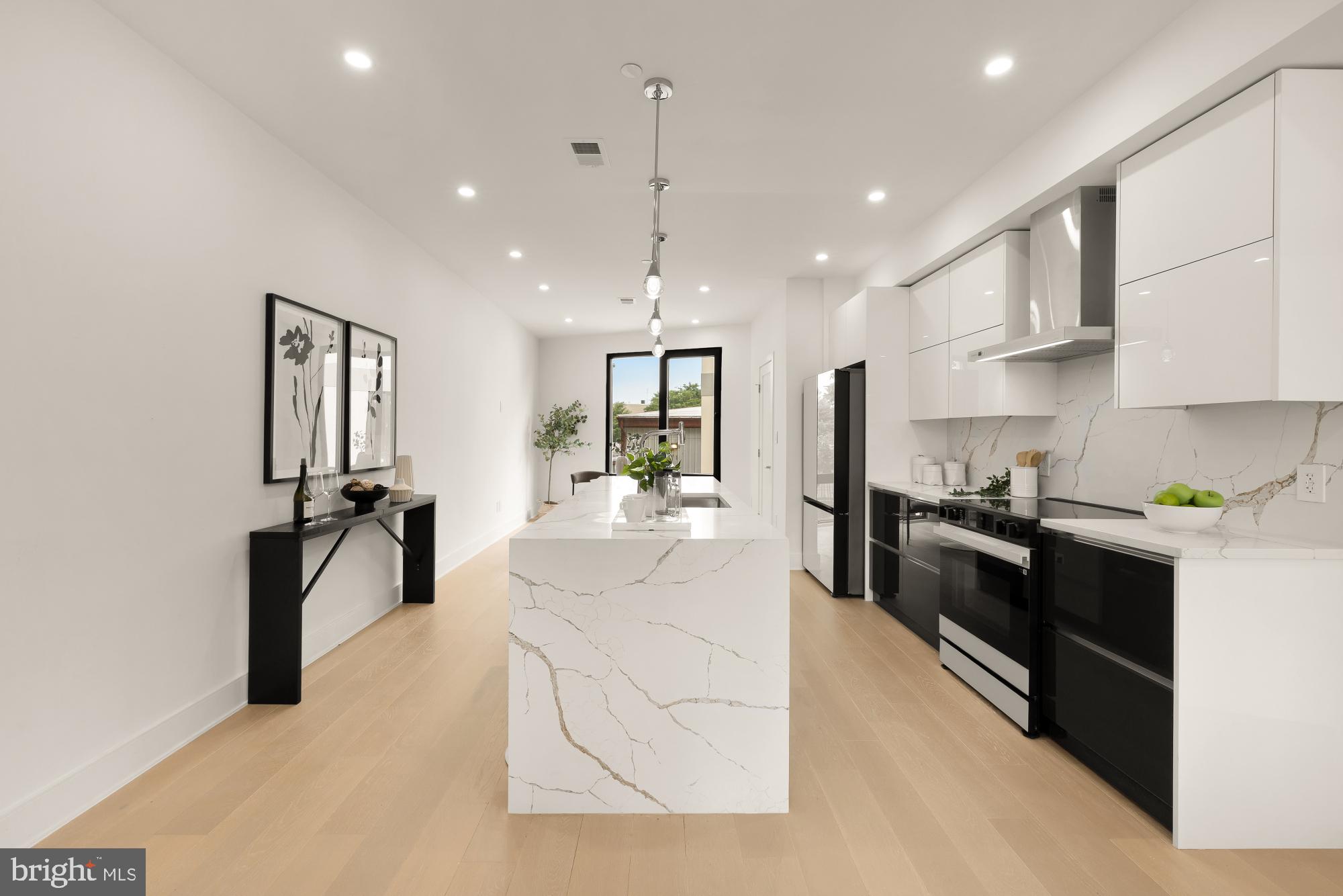 1850 CAPITOL AVENUE NE 2