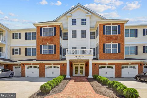 Photo of 15221 Royal Crest Drive #302, HAYMARKET, VA 20169 (MLS # VAPW2119840)