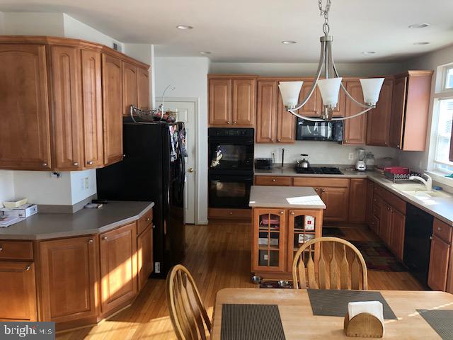 LEE'S PARKE - Residential Lease