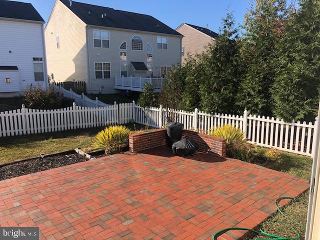 LEE'S PARKE - Residential Lease