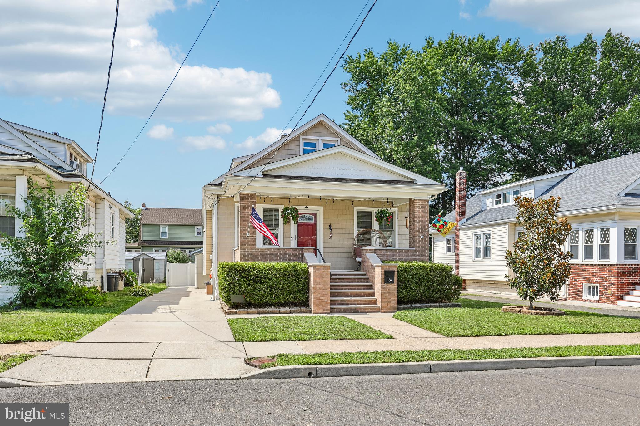 109 E OAKLAND AVENUE