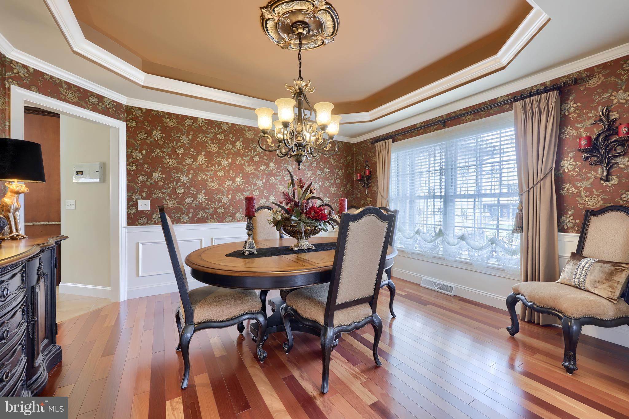 VALLEY CHASE - Residential