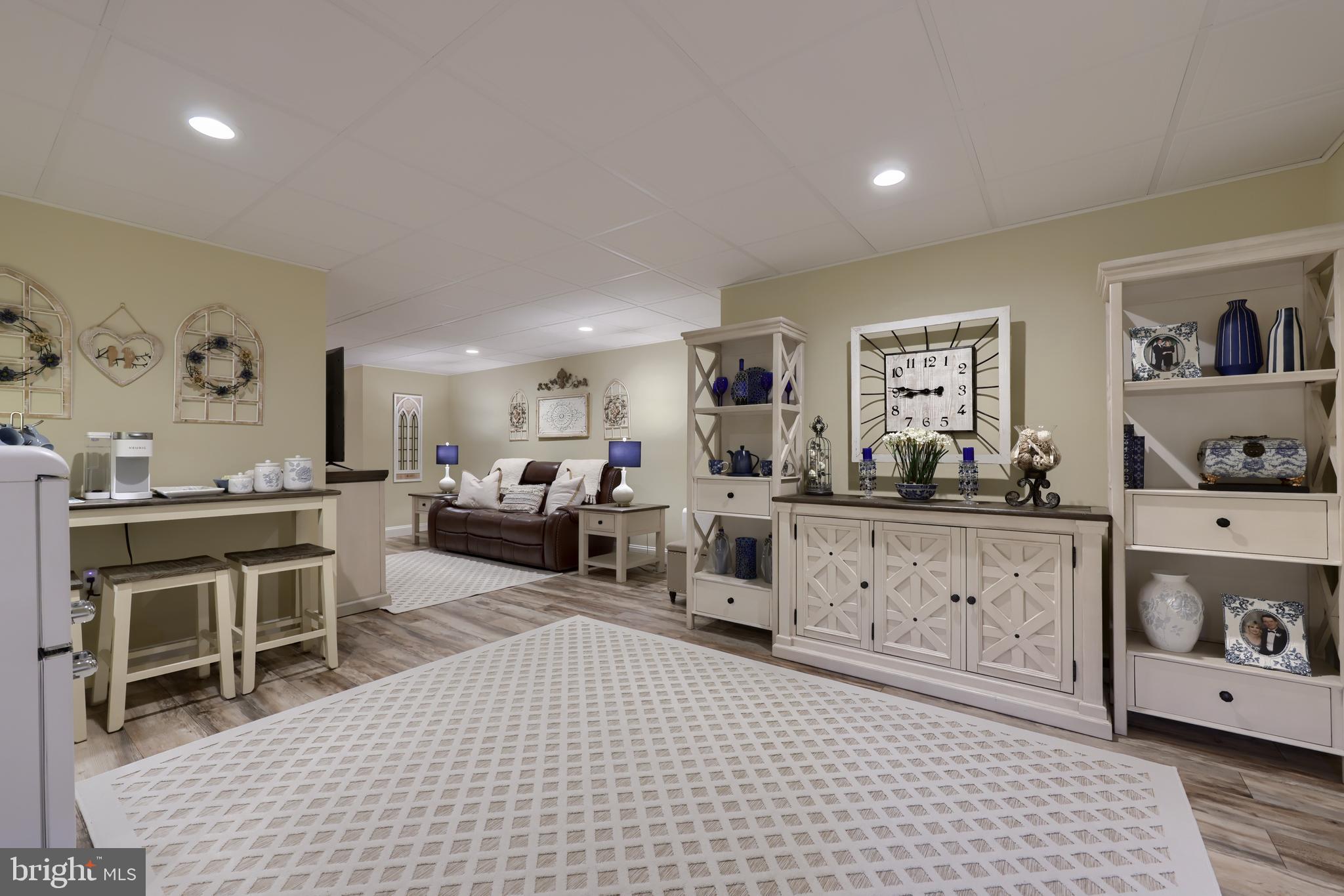 VALLEY CHASE - Residential