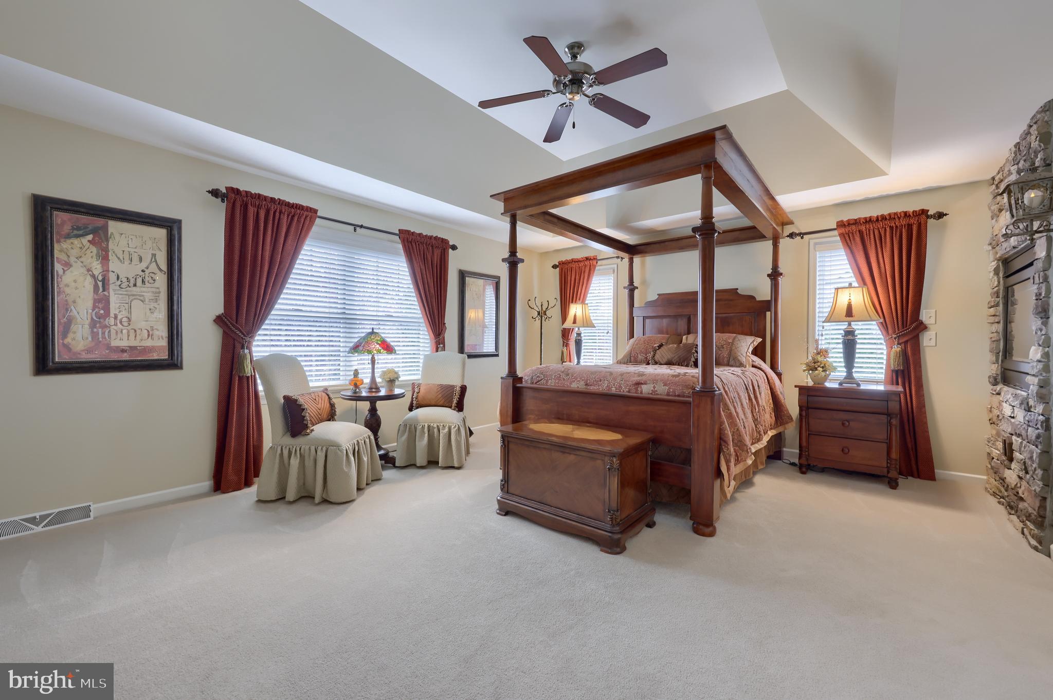 VALLEY CHASE - Residential