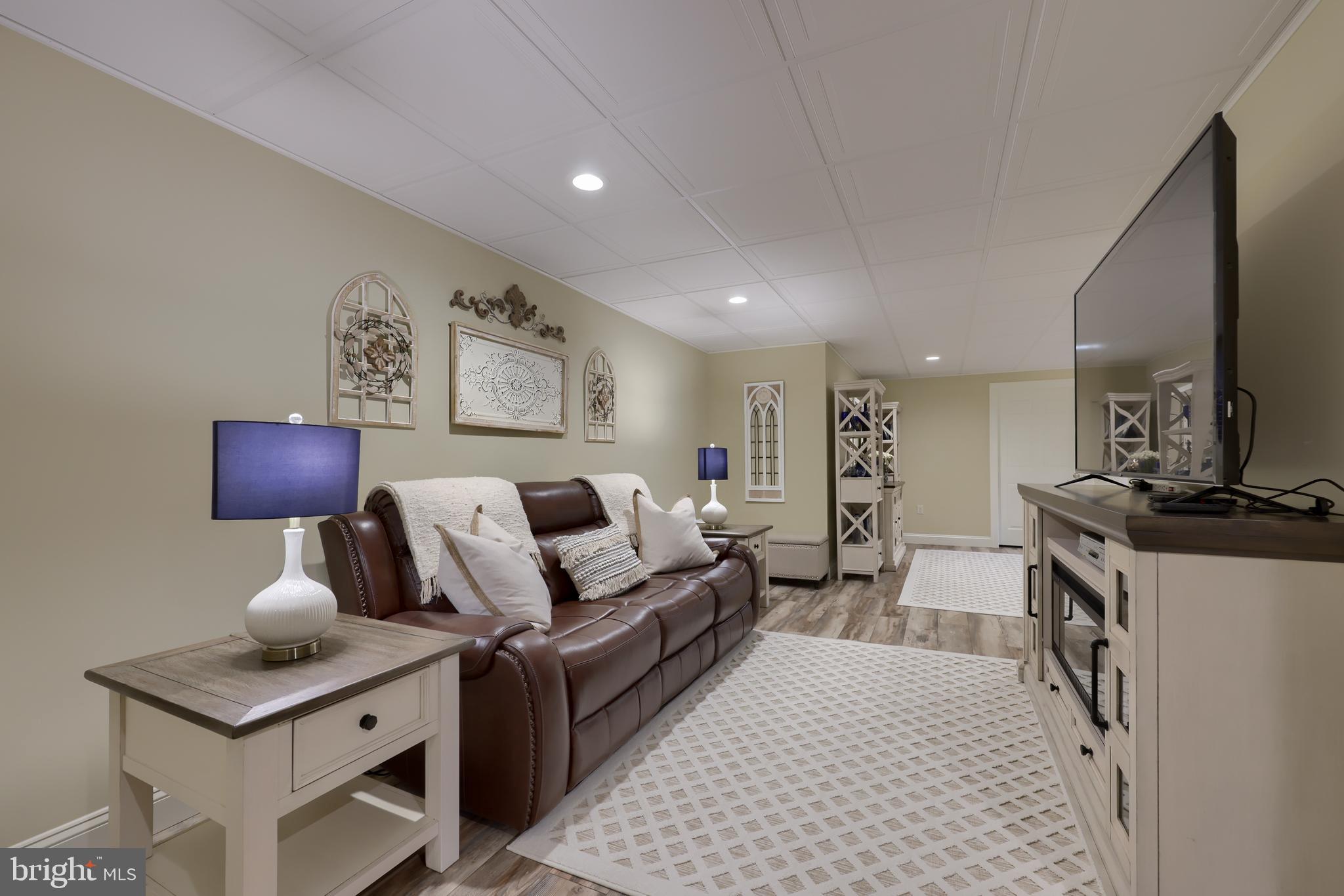 VALLEY CHASE - Residential