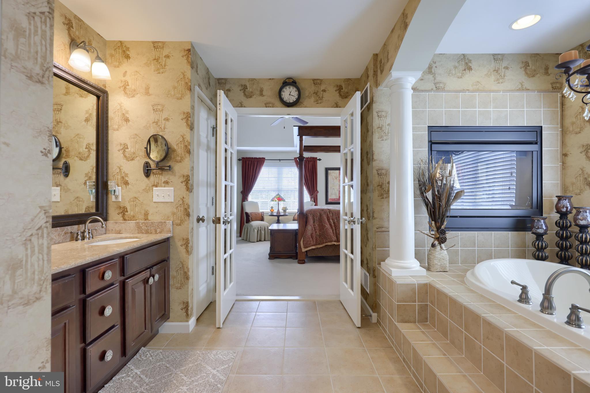 VALLEY CHASE - Residential