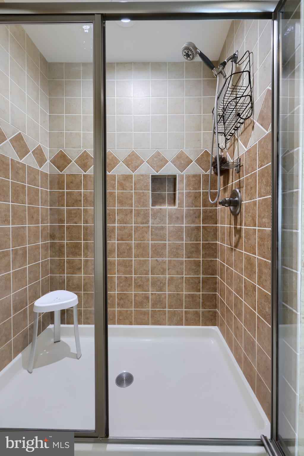 VALLEY CHASE - Residential