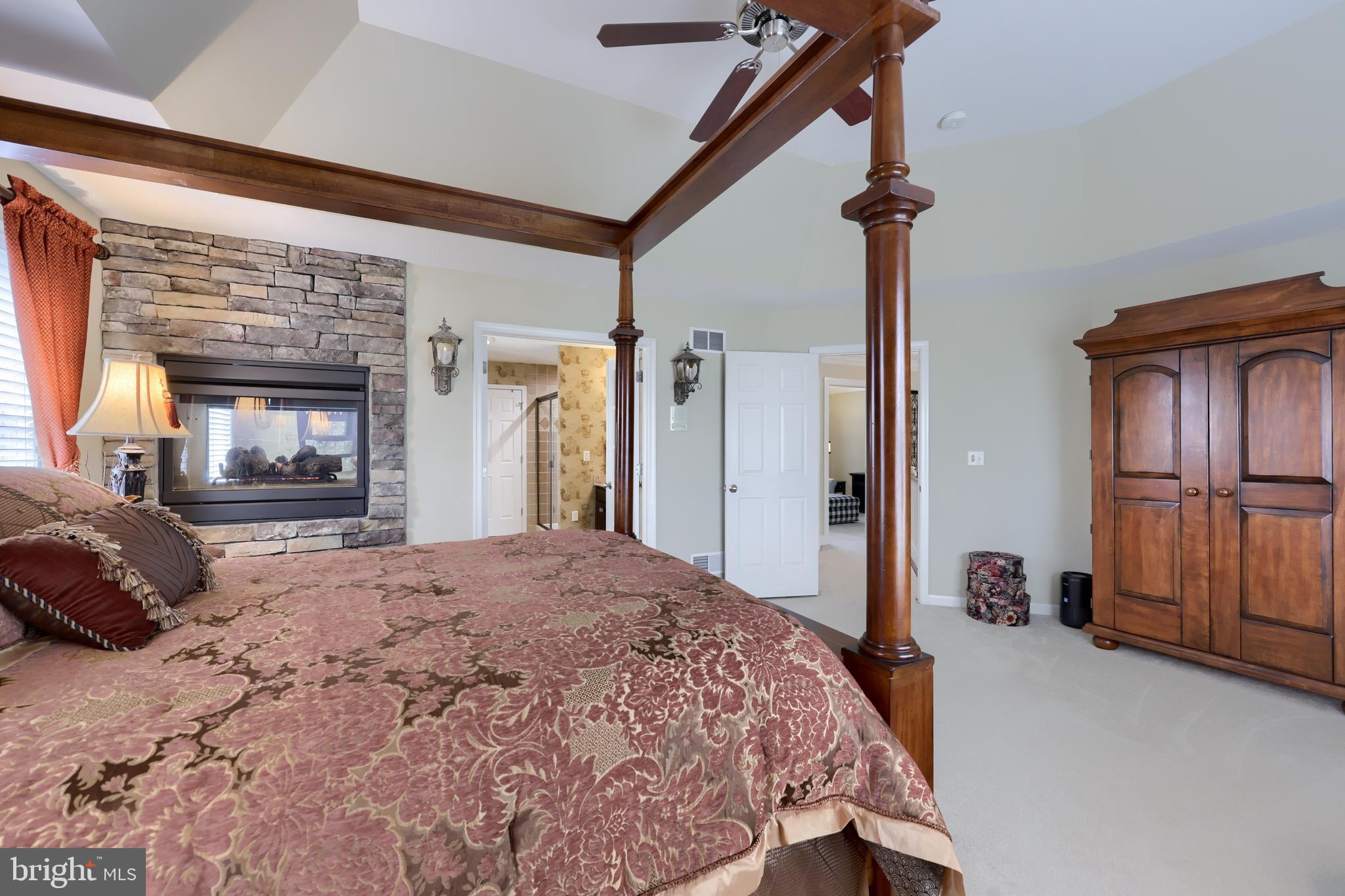 VALLEY CHASE - Residential