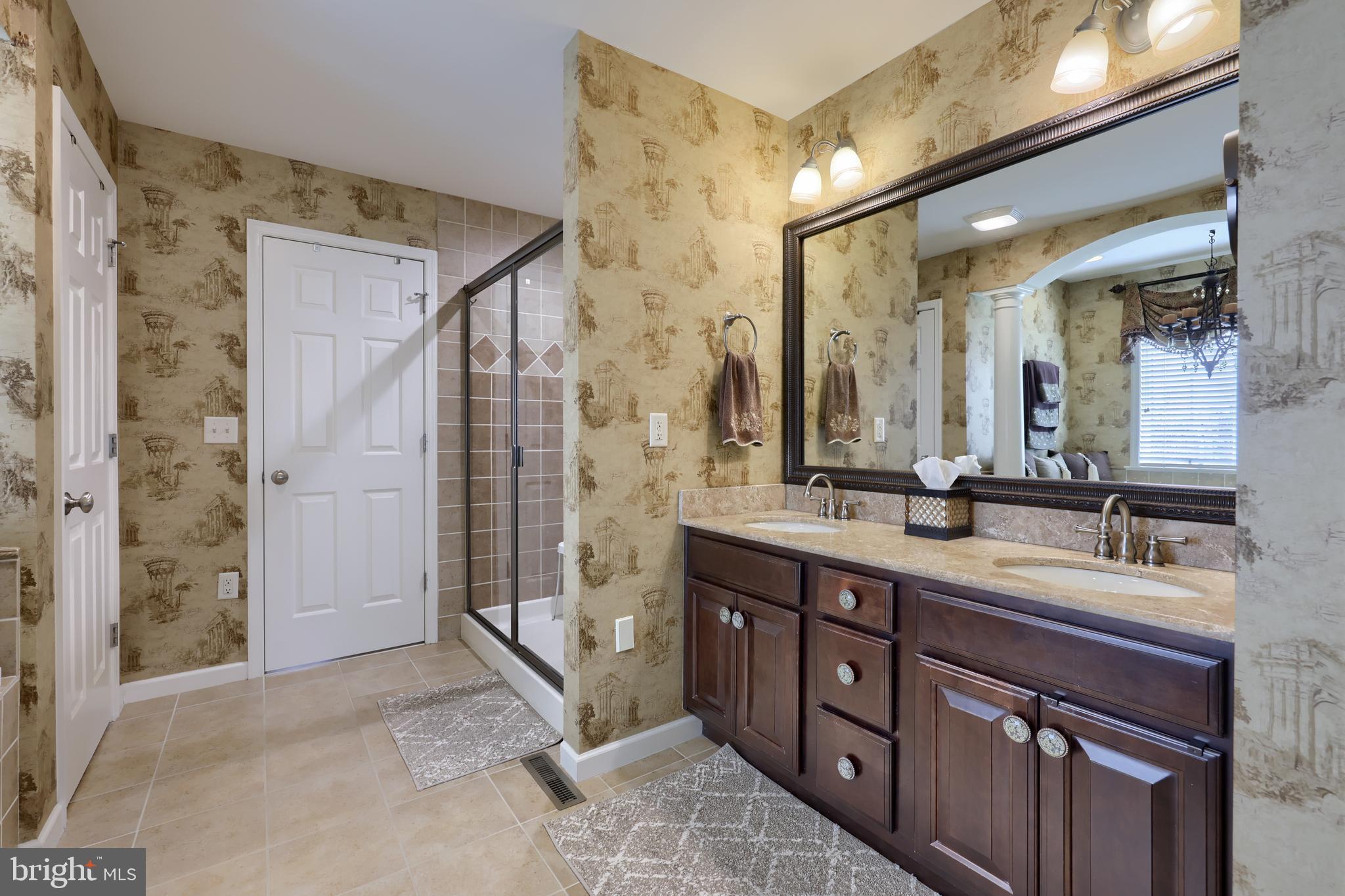 VALLEY CHASE - Residential