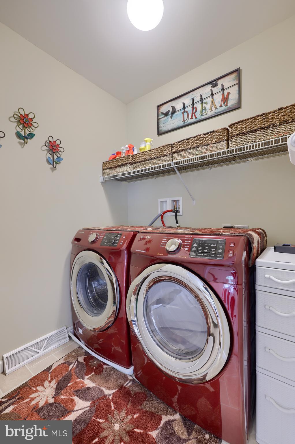 VALLEY CHASE - Residential