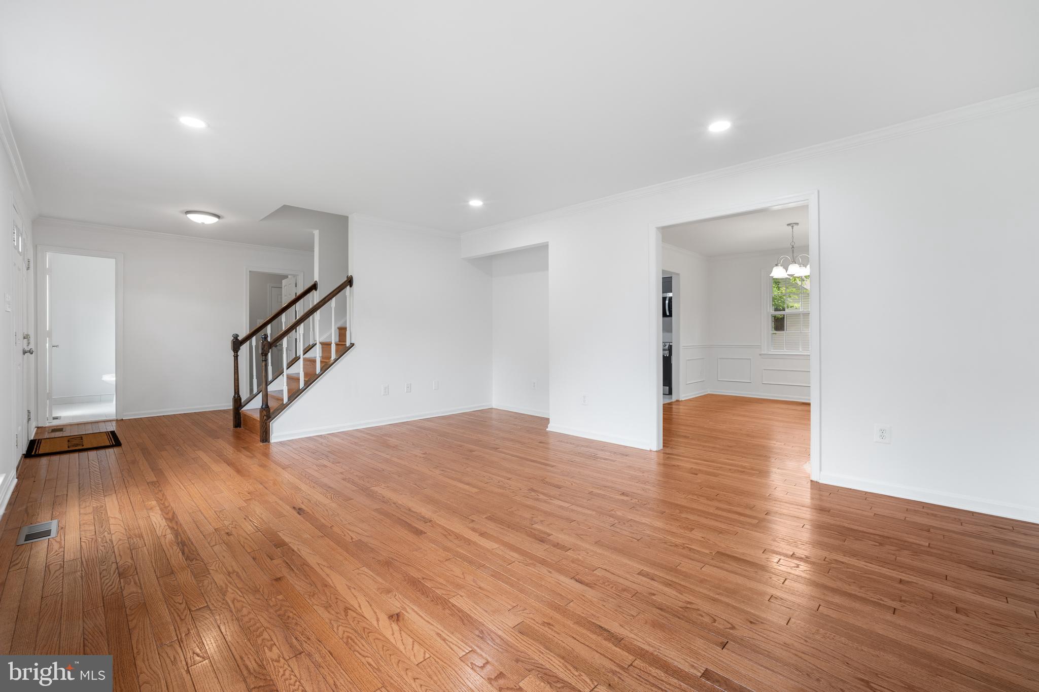 8007 SANDBURG COURT