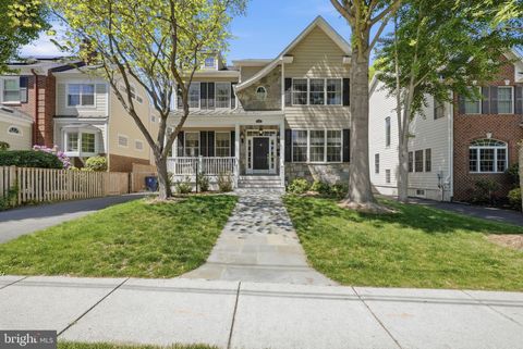 Photo of 6235 22nd Street N, ARLINGTON, VA 22205 (MLS # VAAR2072574)