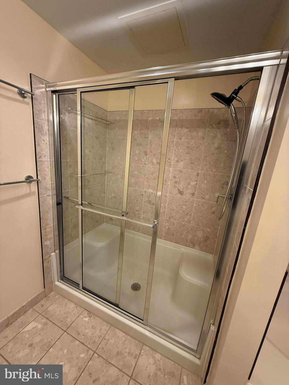 VIRGINIA SQUARE - Residential Lease