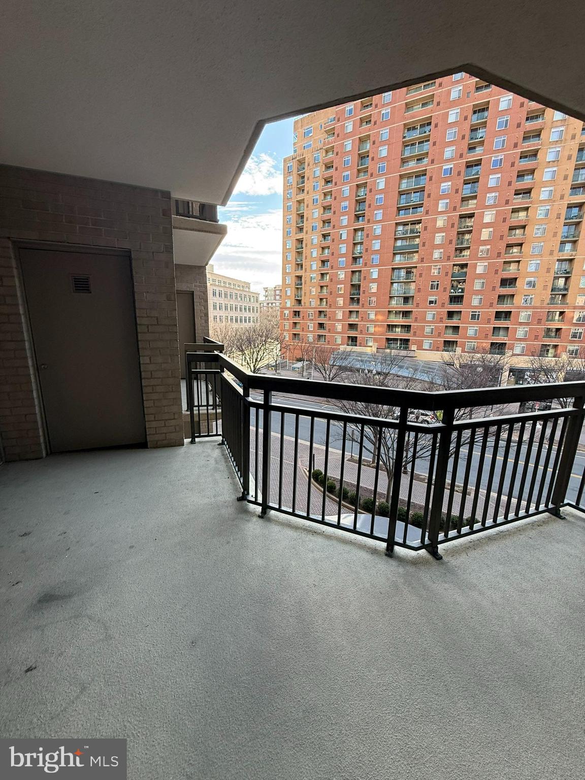 VIRGINIA SQUARE - Residential Lease