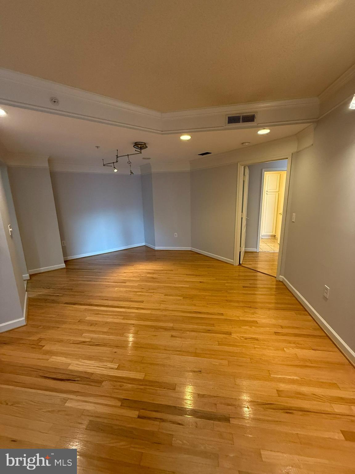 VIRGINIA SQUARE - Residential Lease