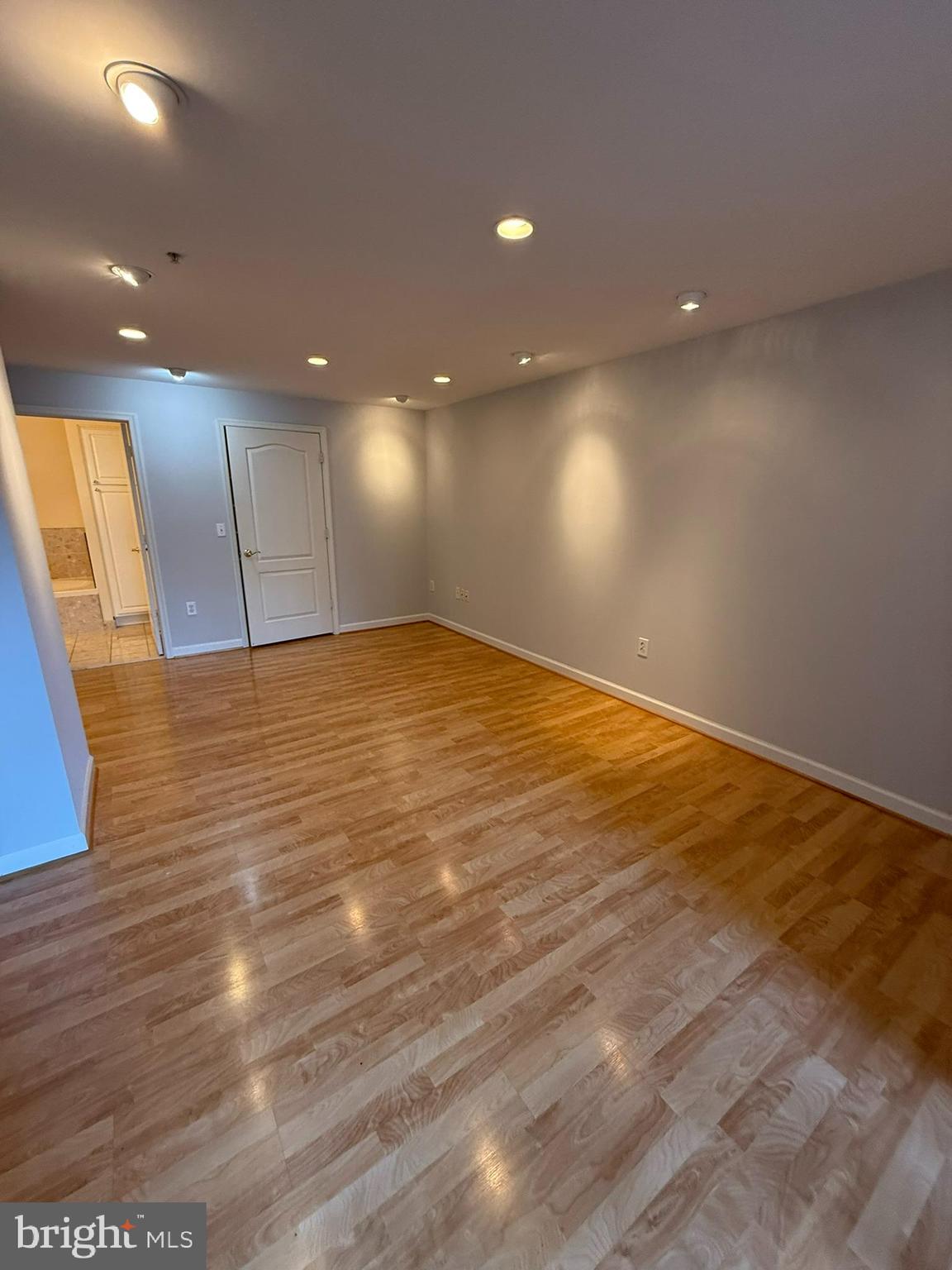 VIRGINIA SQUARE - Residential Lease