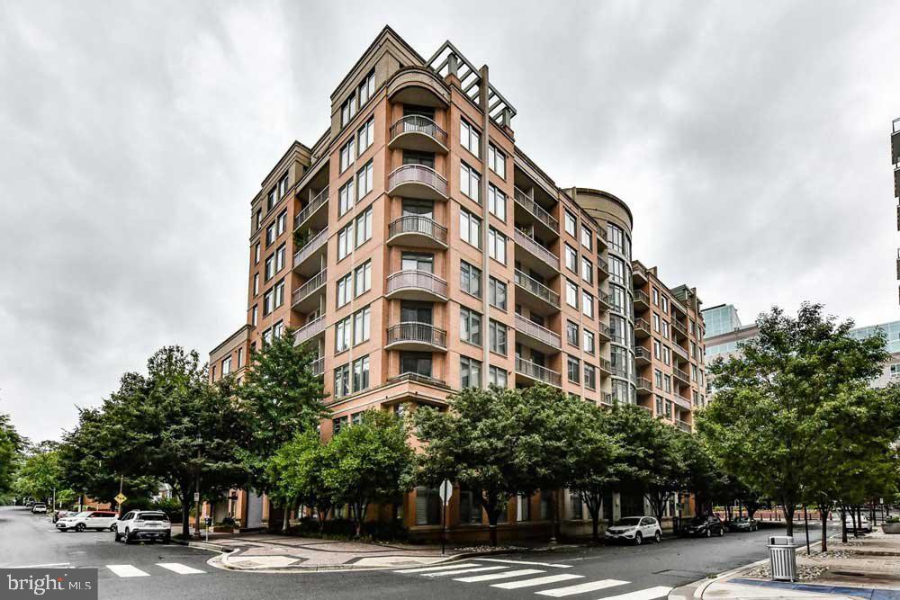 VIRGINIA SQUARE - Residential Lease