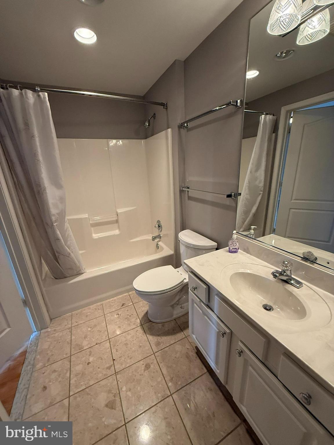 VIRGINIA SQUARE - Residential Lease