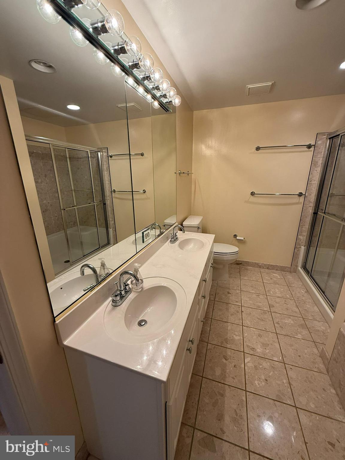 VIRGINIA SQUARE - Residential Lease