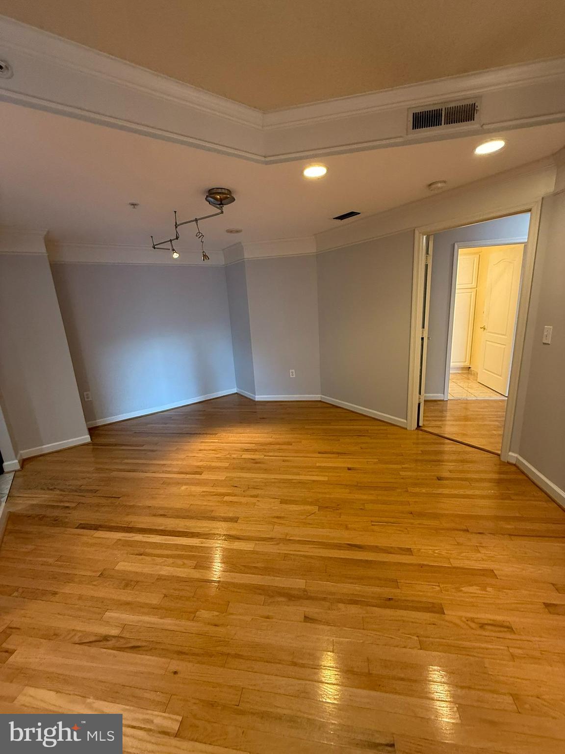 VIRGINIA SQUARE - Residential Lease