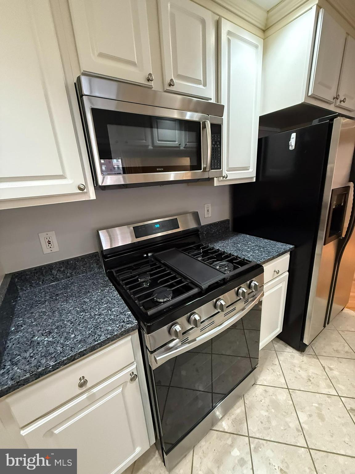 VIRGINIA SQUARE - Residential Lease