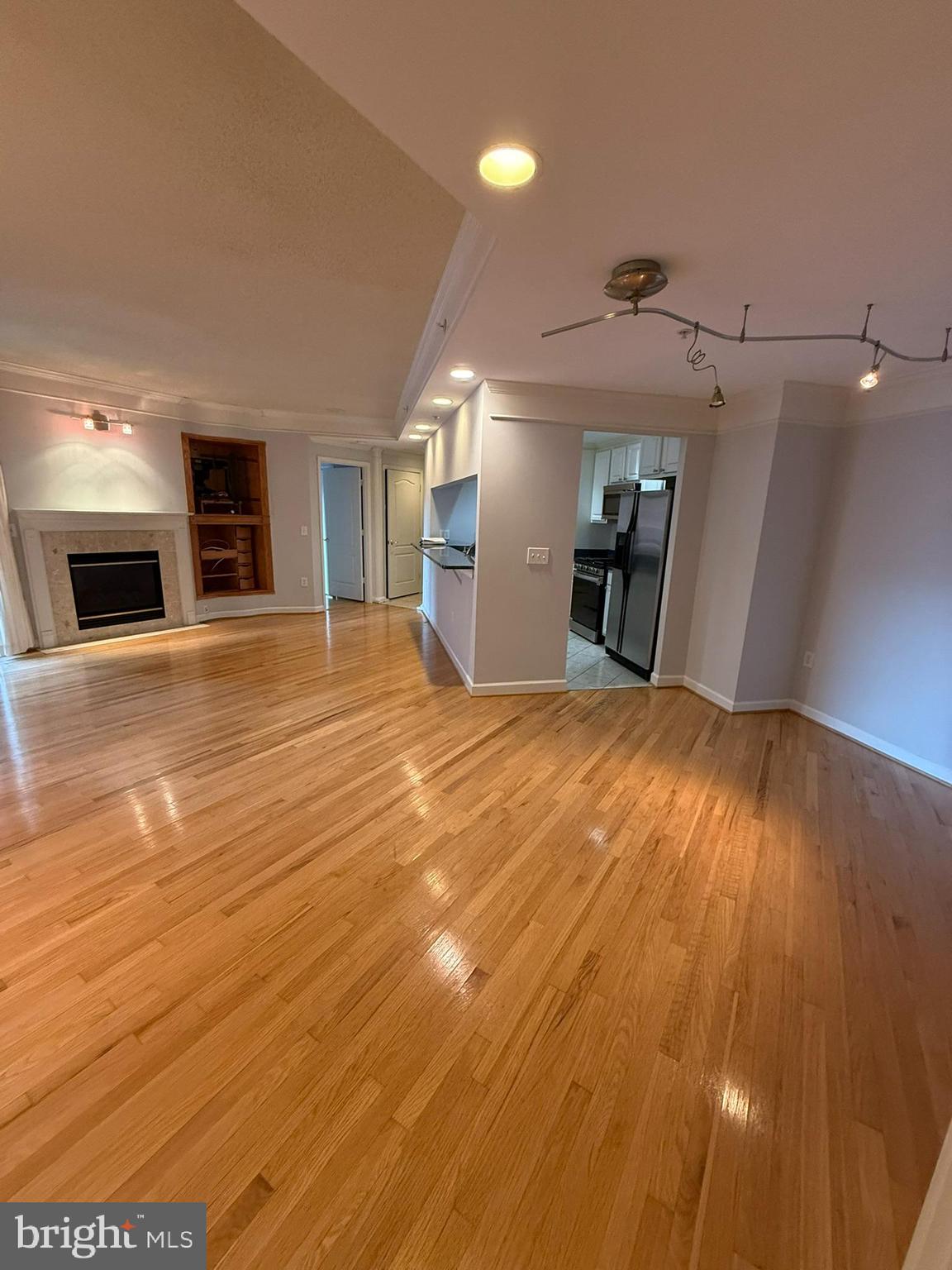 VIRGINIA SQUARE - Residential Lease