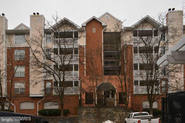 FOUNTAINS AT MCLEAN - Residential Lease