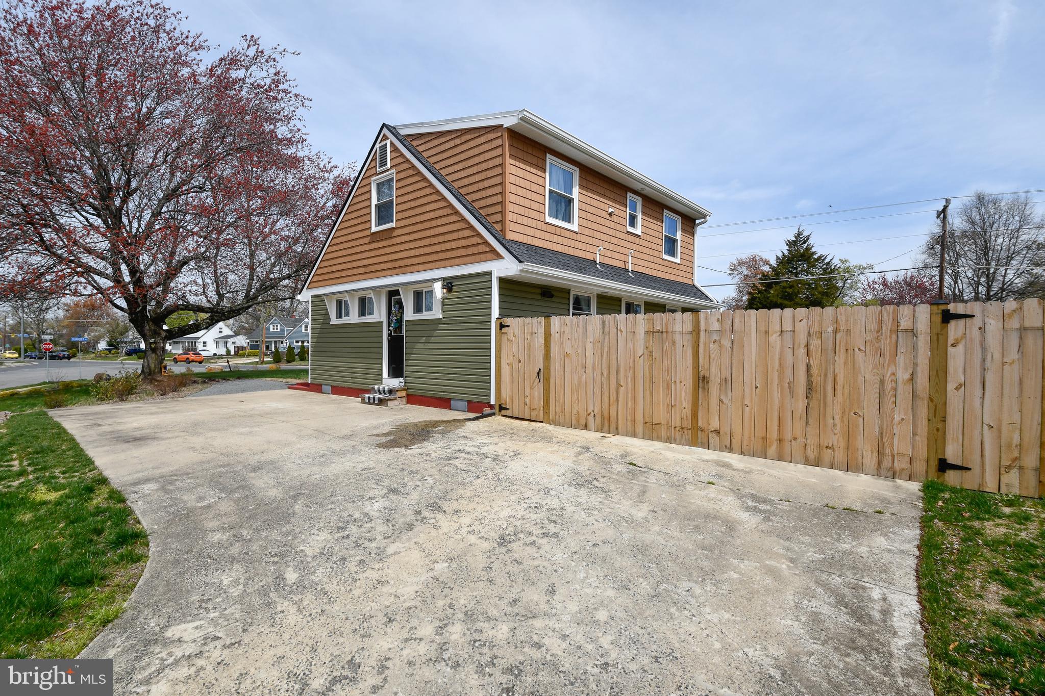 BUCKNELL MANOR - Residential