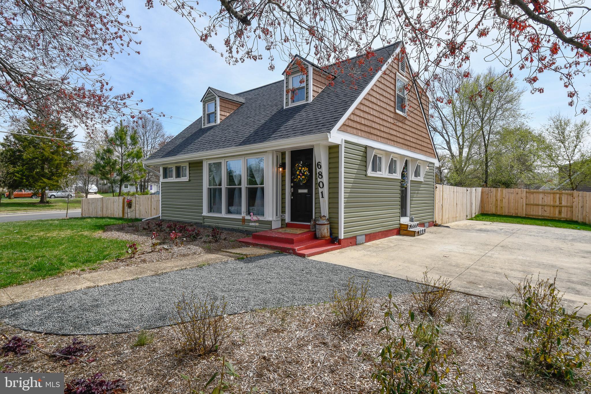 BUCKNELL MANOR - Residential