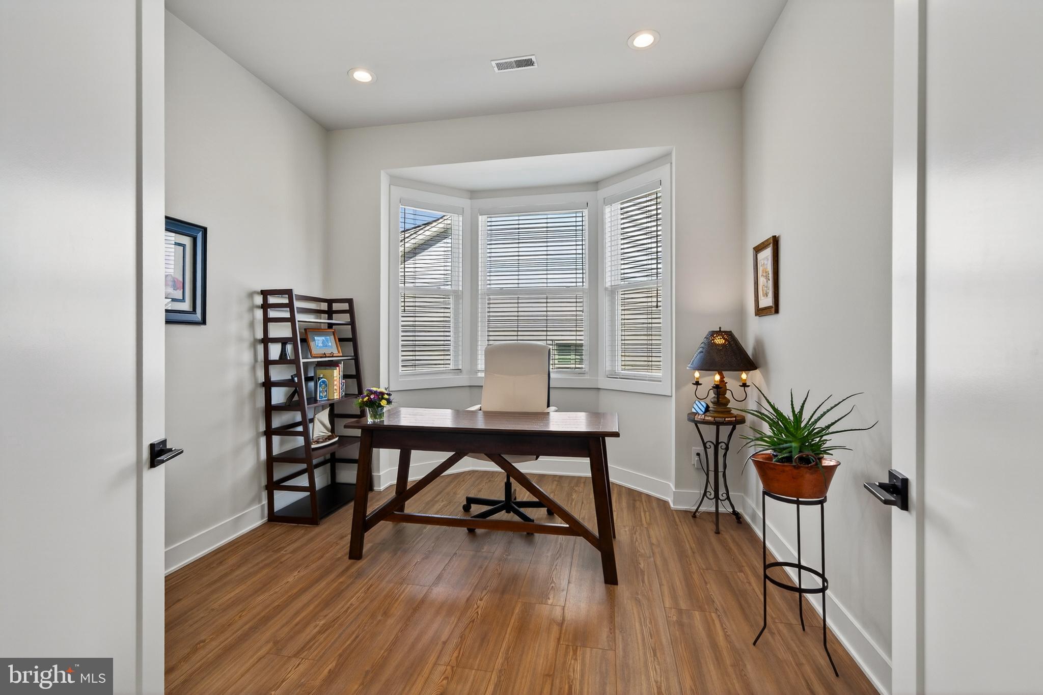 204 EQUESTRIAN WAY
