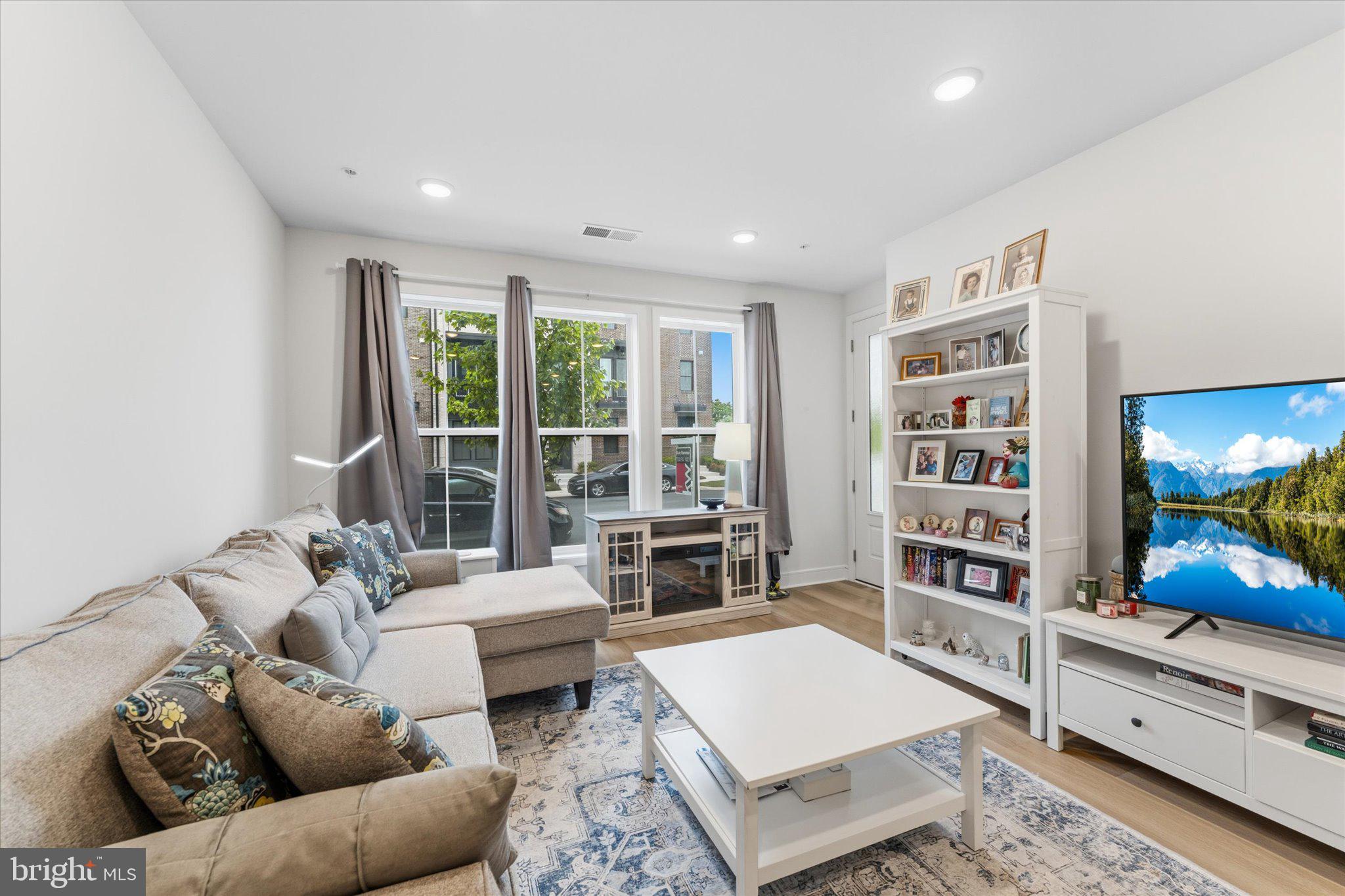 DEMOTT & SILVER - Residential