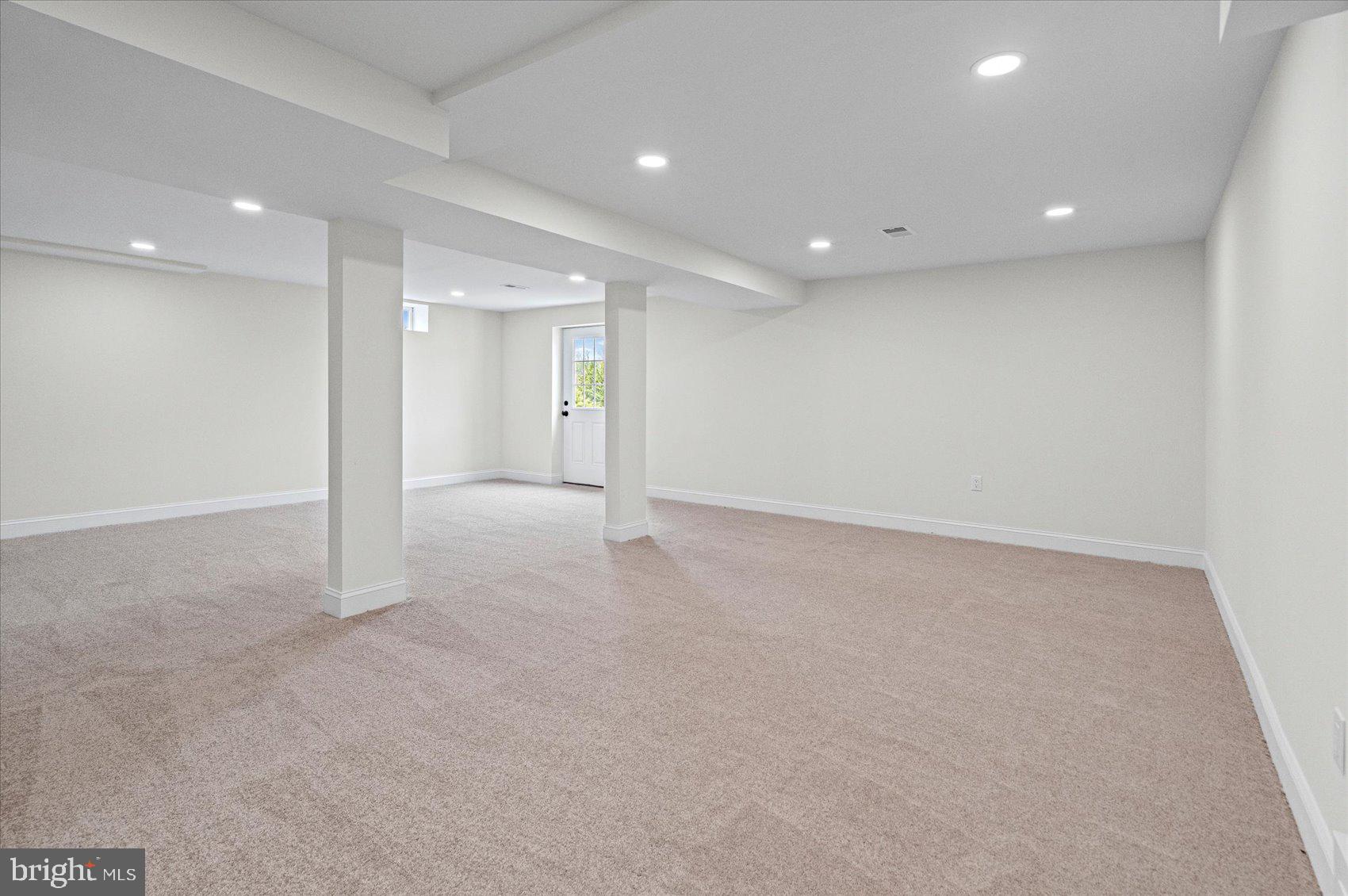 WHISPERING VALLEY - Residential