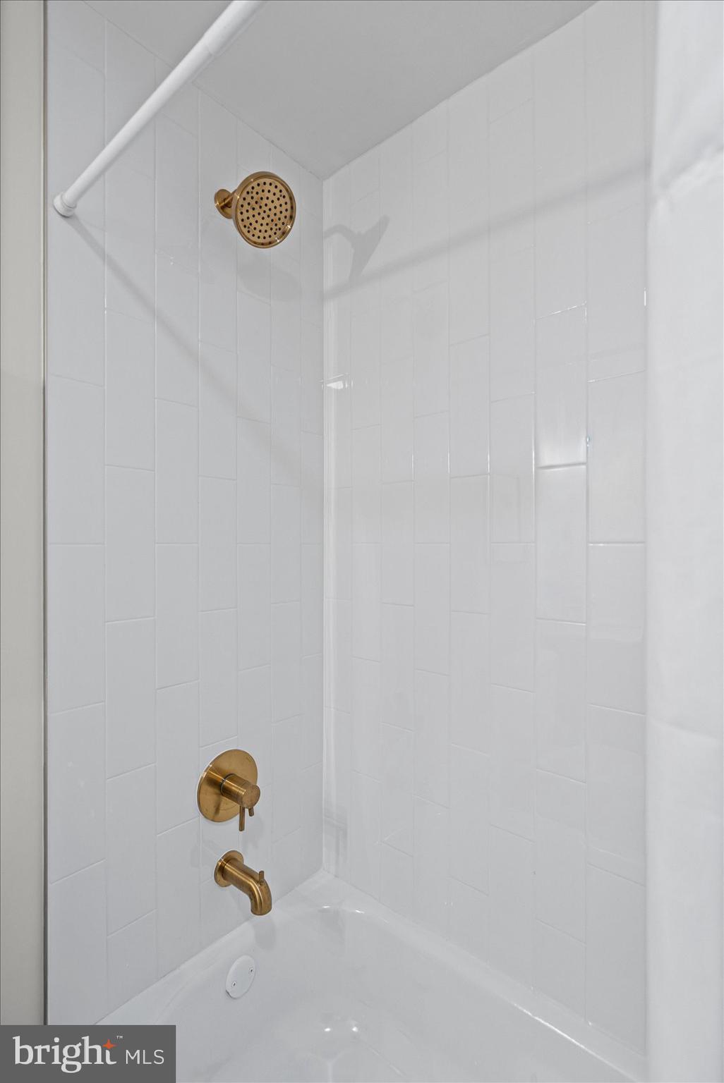 WHISPERING VALLEY - Residential